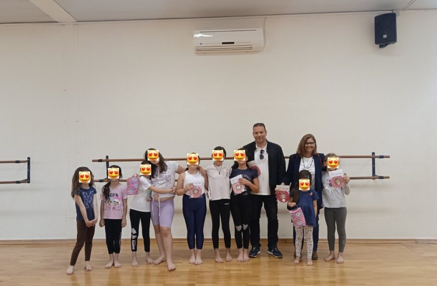 Πασχαλινές ευχές και δώρα στα παιδιά